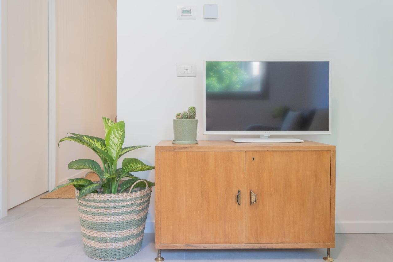 Ginepro & Salvia Apartments In Como By Rent All コモ エクステリア 写真